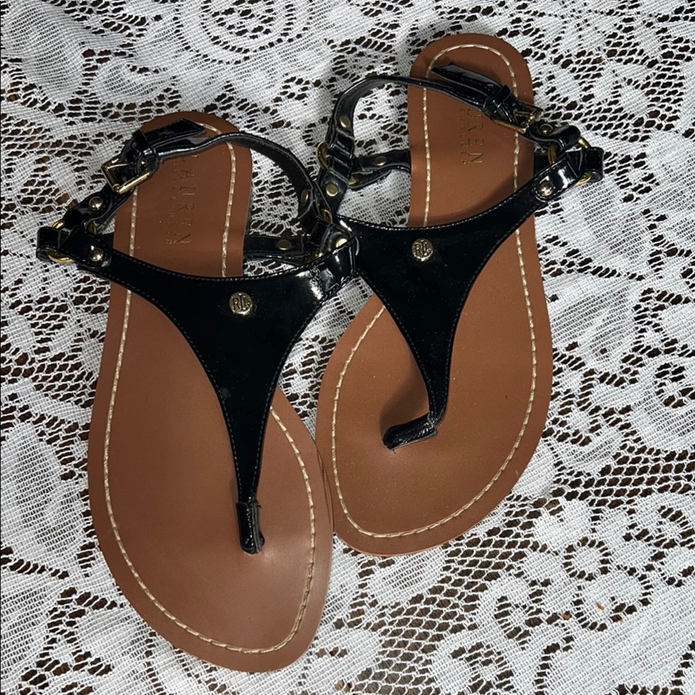 Ralph Lauren black patent thong sandals in size 7B